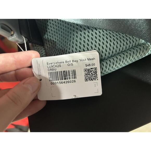 NWT Lululemon Everywhere Belt Bag Knit Mesh Adjustable Strap MSRP $48 - Picture 3 of 4